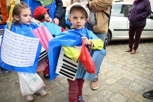 Monistrol-sur-Loire : les enfants ont swingué pour fêter Carnaval (vidéo)