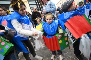 Monistrol-sur-Loire : les enfants ont swingué pour fêter Carnaval (vidéo)