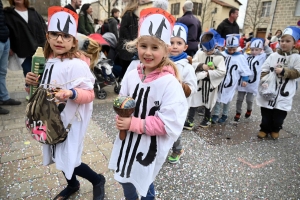 Monistrol-sur-Loire : les enfants ont swingué pour fêter Carnaval (vidéo)