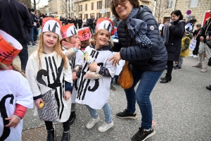 Monistrol-sur-Loire : les enfants ont swingué pour fêter Carnaval (vidéo)