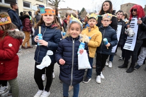 Monistrol-sur-Loire : les enfants ont swingué pour fêter Carnaval (vidéo)