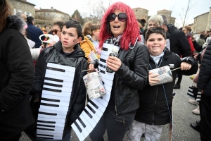 Monistrol-sur-Loire : les enfants ont swingué pour fêter Carnaval (vidéo)