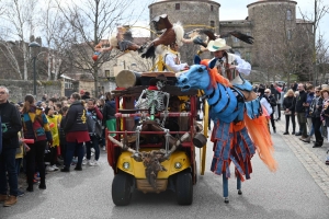 Monistrol-sur-Loire : les enfants ont swingué pour fêter Carnaval (vidéo)