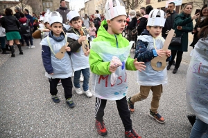 Monistrol-sur-Loire : les enfants ont swingué pour fêter Carnaval (vidéo)