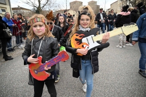 Monistrol-sur-Loire : les enfants ont swingué pour fêter Carnaval (vidéo)