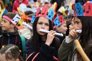 Monistrol-sur-Loire : les enfants ont swingué pour fêter Carnaval (vidéo)