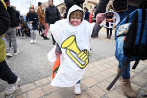 Monistrol-sur-Loire : les enfants ont swingué pour fêter Carnaval (vidéo)