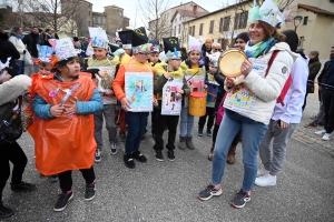 Monistrol-sur-Loire : les enfants ont swingué pour fêter Carnaval (vidéo)