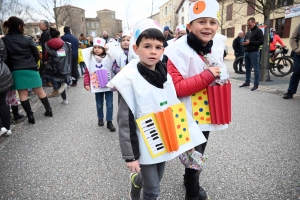 Monistrol-sur-Loire : les enfants ont swingué pour fêter Carnaval (vidéo)