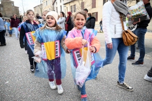 Monistrol-sur-Loire : les enfants ont swingué pour fêter Carnaval (vidéo)