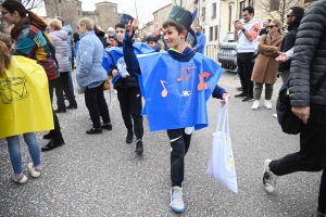 Monistrol-sur-Loire : les enfants ont swingué pour fêter Carnaval (vidéo)