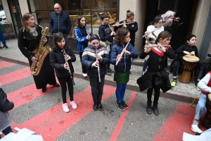 Monistrol-sur-Loire : les enfants ont swingué pour fêter Carnaval (vidéo)