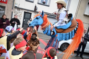 Monistrol-sur-Loire : les enfants ont swingué pour fêter Carnaval (vidéo)