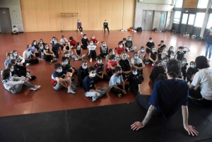 Monistrol-sur-Loire : la compagnie Ballet 21 fait découvrir autrement la danse aux collégiens