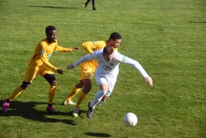 Foot : les photos du match Feurs-Le Puy en Coupe de France