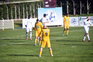 Foot : les photos du match Feurs-Le Puy en Coupe de France