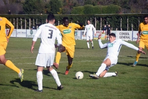 Foot : les photos du match Feurs-Le Puy en Coupe de France