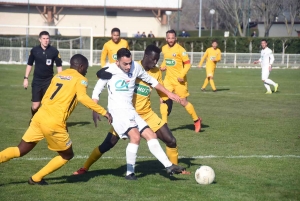 Foot : les photos du match Feurs-Le Puy en Coupe de France