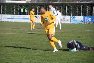 Foot : les photos du match Feurs-Le Puy en Coupe de France