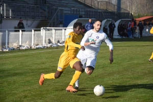 Foot : les photos du match Feurs-Le Puy en Coupe de France