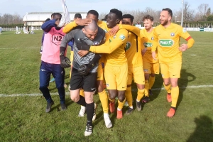 Foot : les photos du match Feurs-Le Puy en Coupe de France