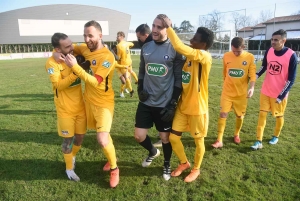 Foot : les photos du match Feurs-Le Puy en Coupe de France