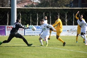 Foot : les photos du match Feurs-Le Puy en Coupe de France