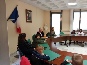 Découverte de la mairie de Bas-en-Basset pour les CE1-CE2 de l’école Louise-Michel