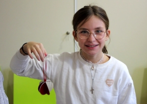 Raucoules : 23 enfants créent des décorations de Noël à la bibliothèque