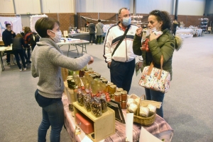 Montfaucon-en-Velay : des marchands et des tours en calèche au marché de Noël