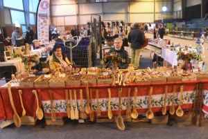 Montfaucon-en-Velay : des marchands et des tours en calèche au marché de Noël