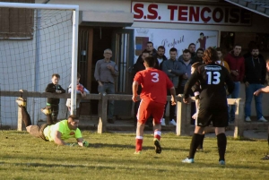 Foot : Tence s&#039;offre Laussonne et file en 8e de finale de la Coupe de la Haute-Loire