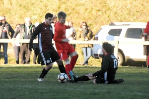 Foot : Tence s&#039;offre Laussonne et file en 8e de finale de la Coupe de la Haute-Loire