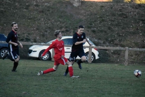 Foot : Tence s&#039;offre Laussonne et file en 8e de finale de la Coupe de la Haute-Loire