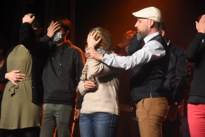 Festival du rire : 250 spectateurs participent à des expériences autour de l&#039;hypnose à Yssingeaux