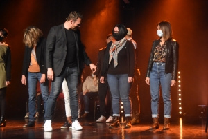 Festival du rire : 250 spectateurs participent à des expériences autour de l&#039;hypnose à Yssingeaux