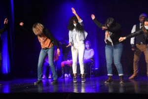 Festival du rire : 250 spectateurs participent à des expériences autour de l&#039;hypnose à Yssingeaux