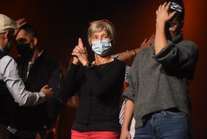 Festival du rire : 250 spectateurs participent à des expériences autour de l&#039;hypnose à Yssingeaux