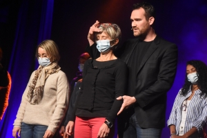 Festival du rire : 250 spectateurs participent à des expériences autour de l&#039;hypnose à Yssingeaux