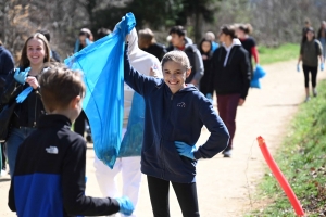 Yssingeaux : 400 scolaires ramassent une montagne de déchets