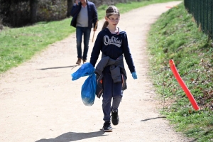 Yssingeaux : 400 scolaires ramassent une montagne de déchets