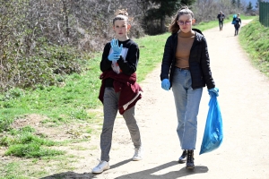 Yssingeaux : 400 scolaires ramassent une montagne de déchets