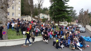 Yssingeaux : 400 scolaires ramassent une montagne de déchets