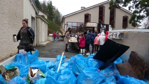 Yssingeaux : 400 scolaires ramassent une montagne de déchets