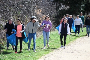 Yssingeaux : 400 scolaires ramassent une montagne de déchets