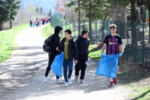 Yssingeaux : 400 scolaires ramassent une montagne de déchets