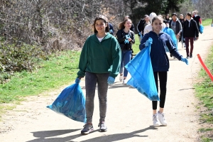 Yssingeaux : 400 scolaires ramassent une montagne de déchets