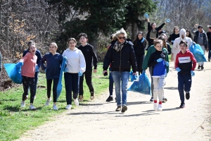 Yssingeaux : 400 scolaires ramassent une montagne de déchets