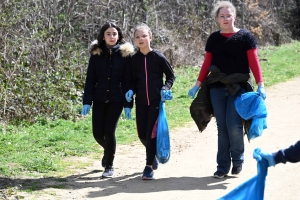 Yssingeaux : 400 scolaires ramassent une montagne de déchets