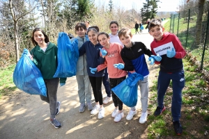 Yssingeaux : 400 scolaires ramassent une montagne de déchets